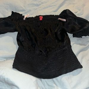 Brand new guess satin puffy shoulder top
